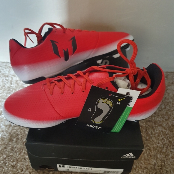 Adidas Soccer Shoes - Picture 2 of 4